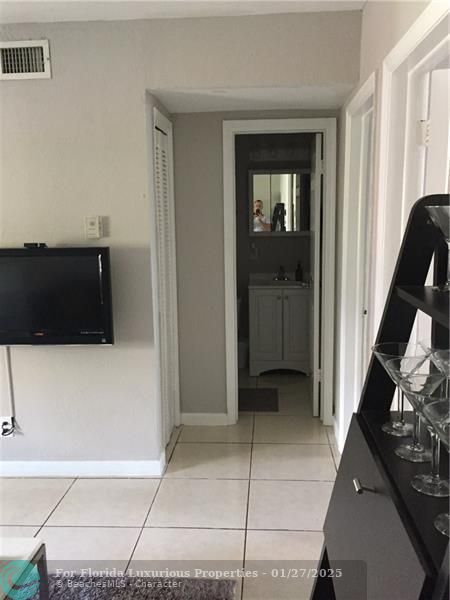 Photo: 10 of 24