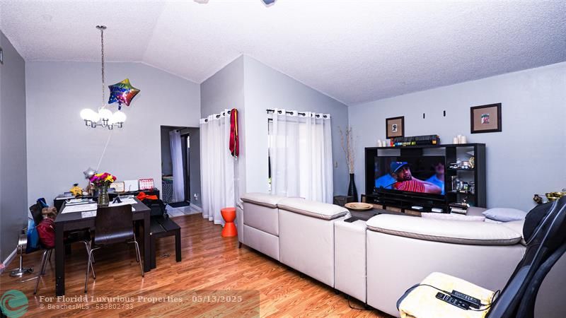 Photo: 14 of 24