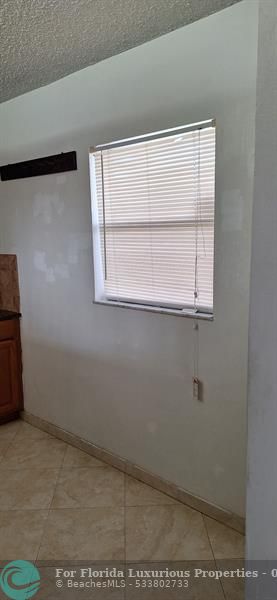 Photo: 10 of 23
