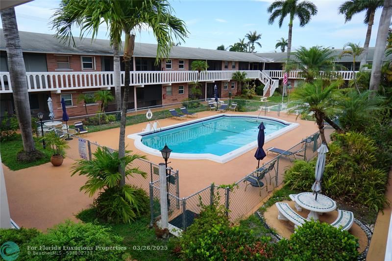 160 NE 8th Ave #25B