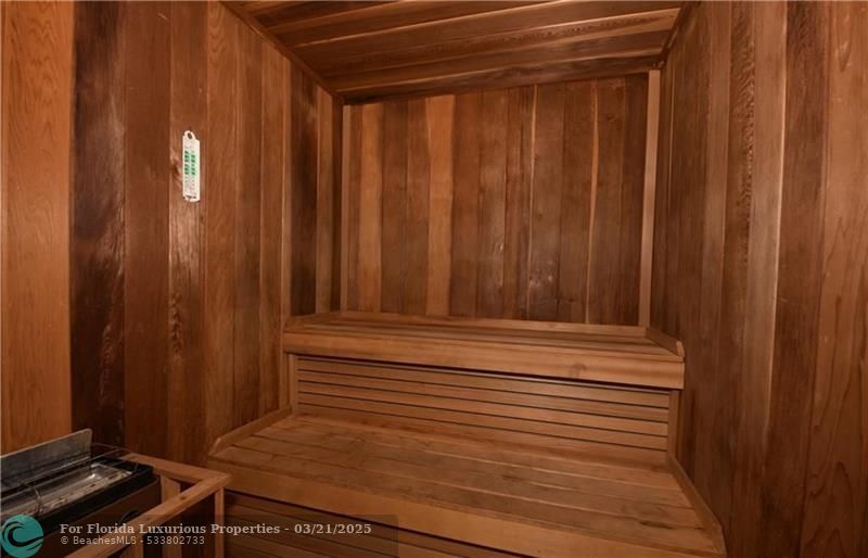 Photo: 18 of 19
