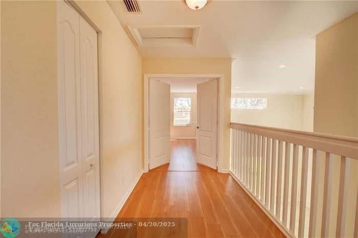 Photo: 15 of 24