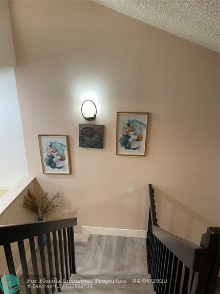 Photo: 8 of 24