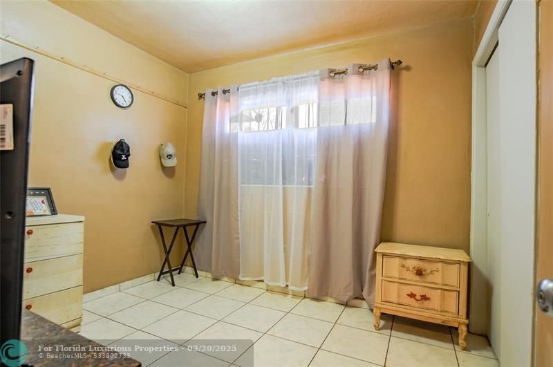 Photo: 14 of 23