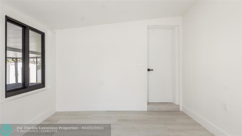 Photo: 23 of 31