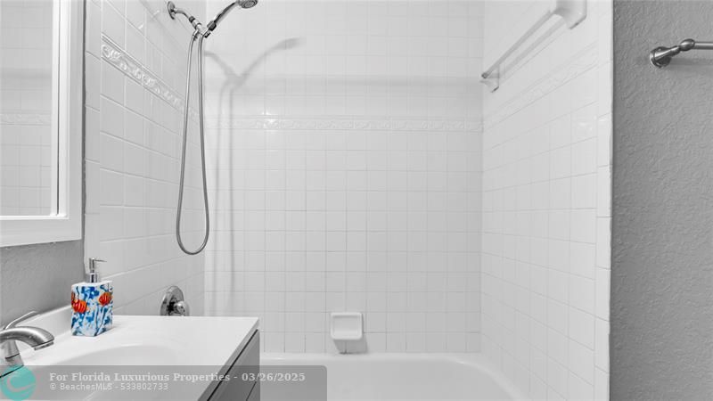 Photo: 23 of 28