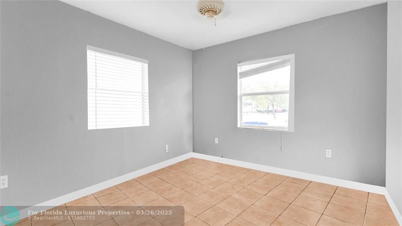 Photo: 25 of 28