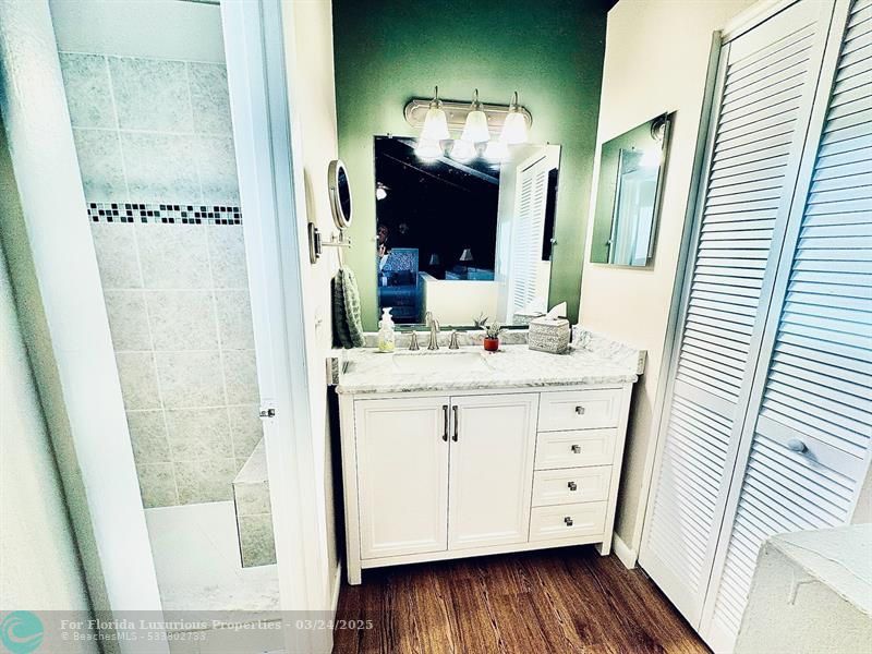 Photo: 22 of 28