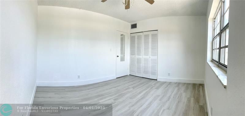 Photo: 18 of 33
