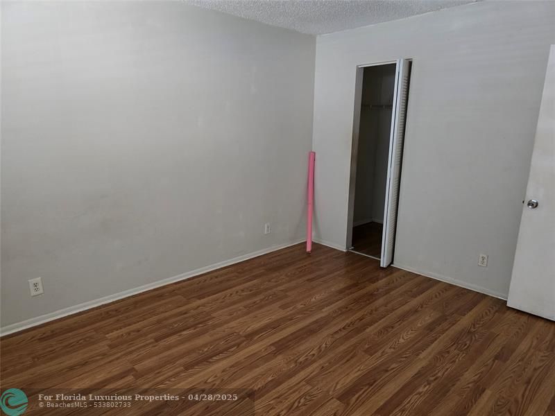 Photo: 6 of 6