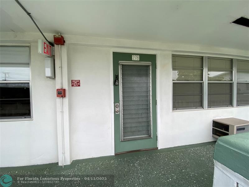 Photo: 4 of 50