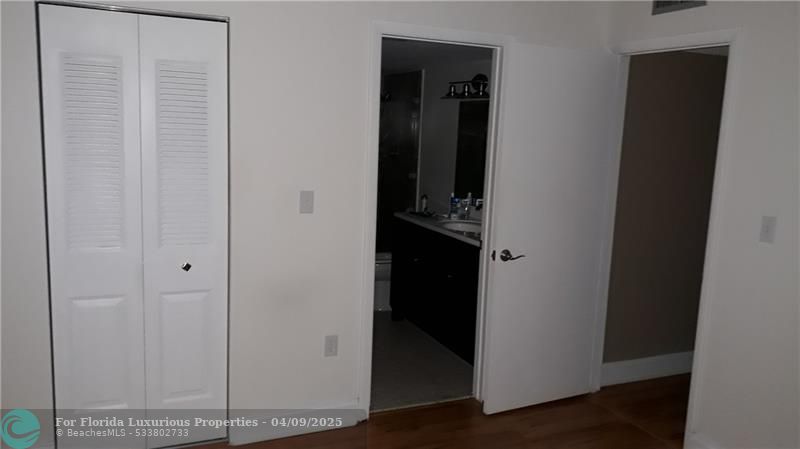 Photo: 17 of 22