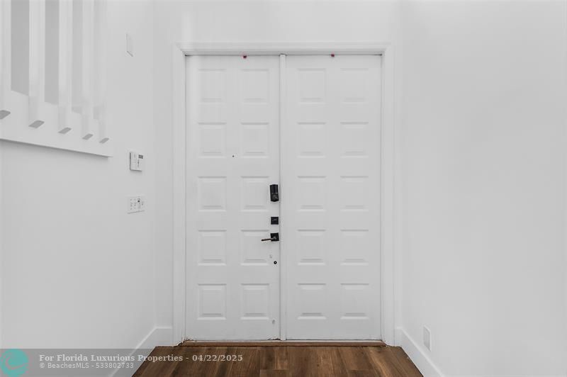 Photo: 6 of 41