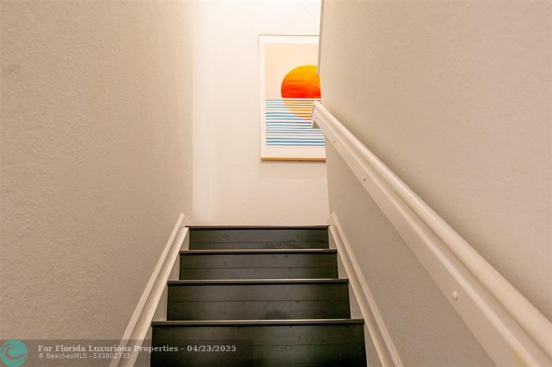Photo: 12 of 25