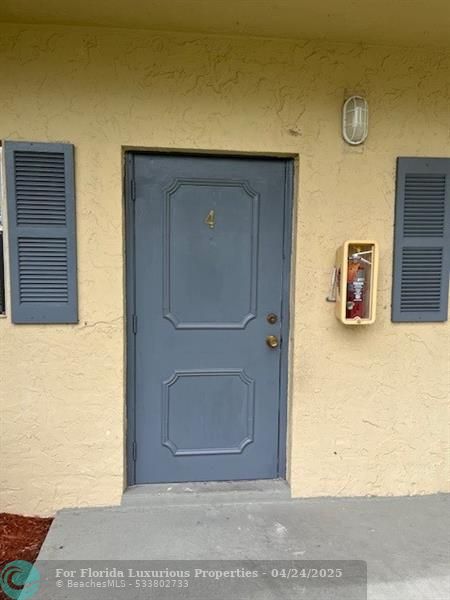 Photo: 3 of 24