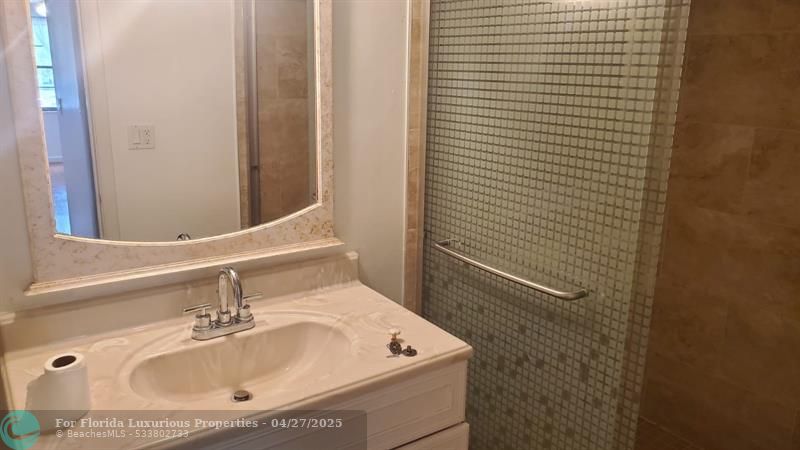 Photo: 19 of 24