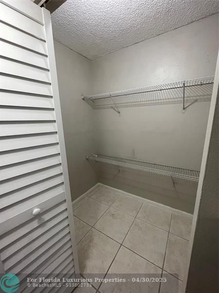Photo: 4 of 6