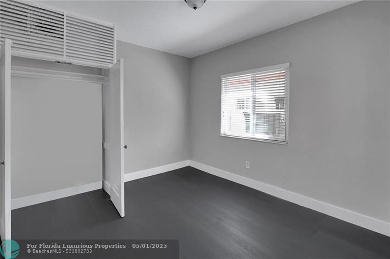 Photo: 15 of 25