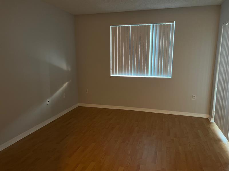 Photo: 16 of 28