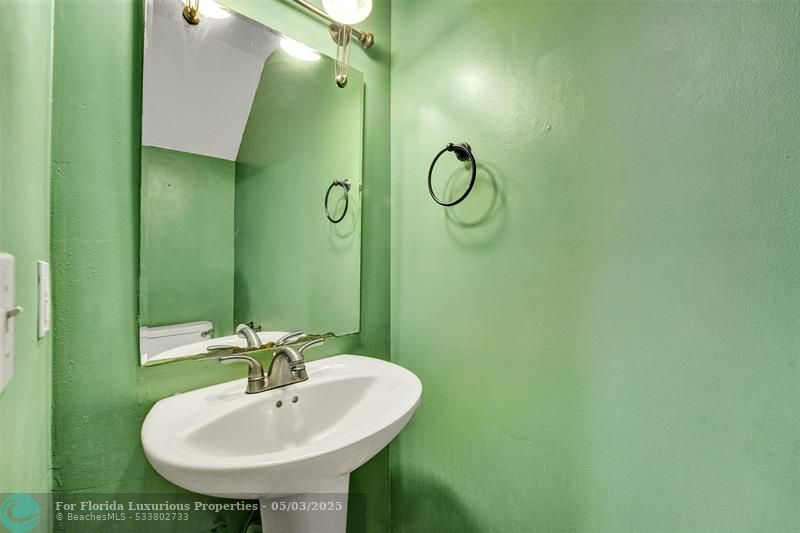 Photo: 20 of 50