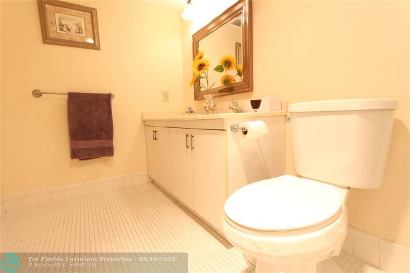 Photo: 17 of 25