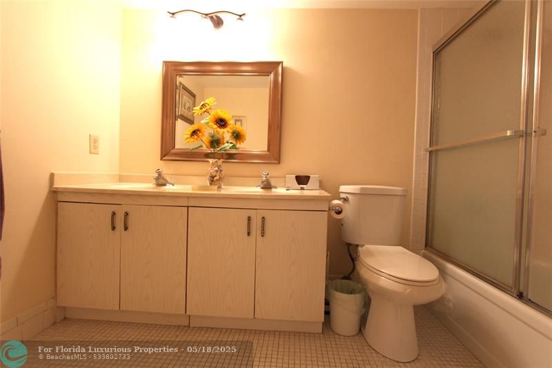 Photo: 9 of 25