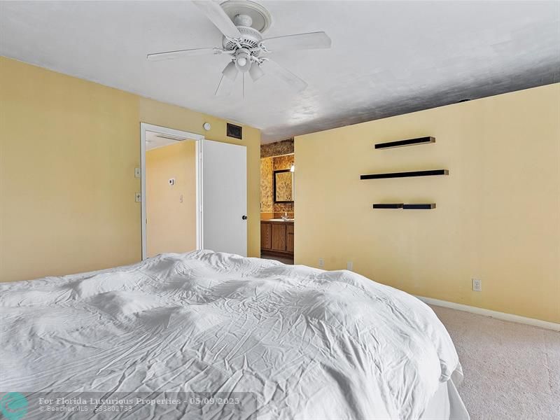 Photo: 15 of 28