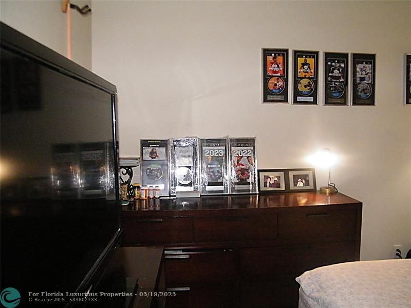 Photo: 11 of 24