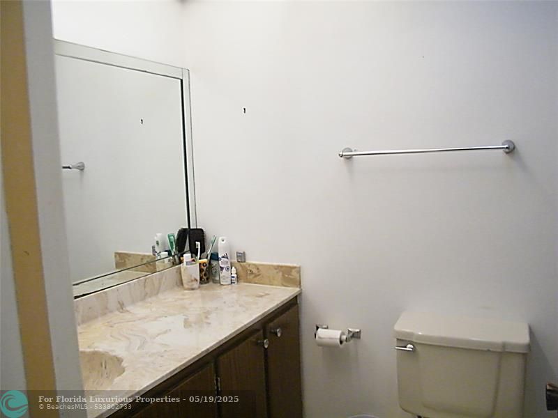 Photo: 12 of 24