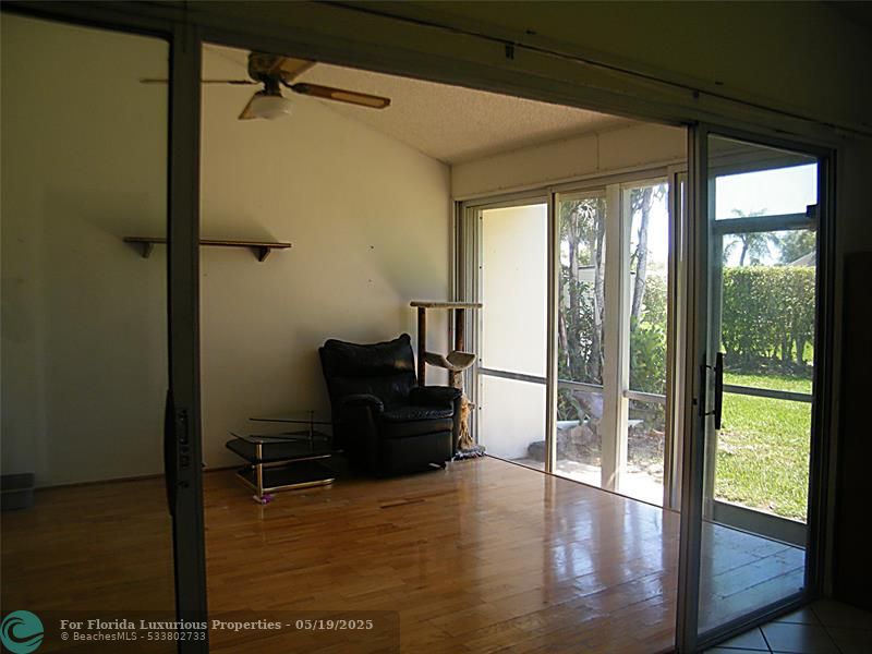 Photo: 19 of 24