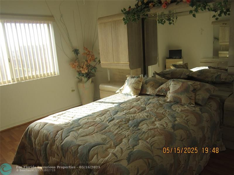 Photo: 10 of 22