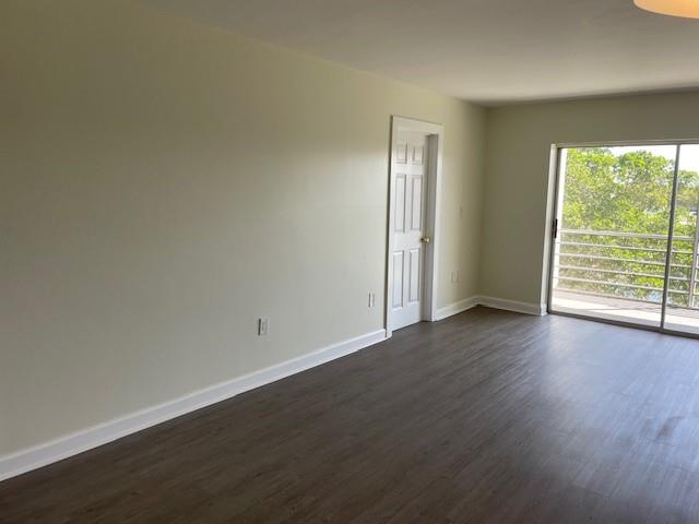 Photo: 4 of 26
