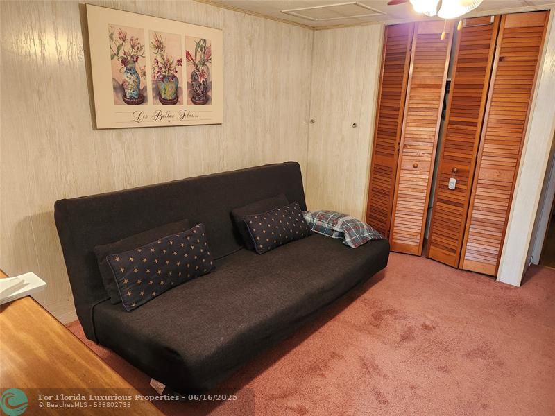 Photo: 15 of 27