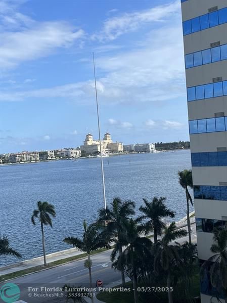 1551 N Flagler Dr #716