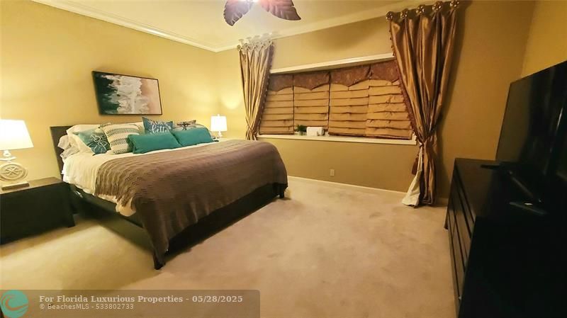 Photo: 20 of 27