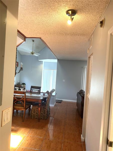 Photo: 10 of 28