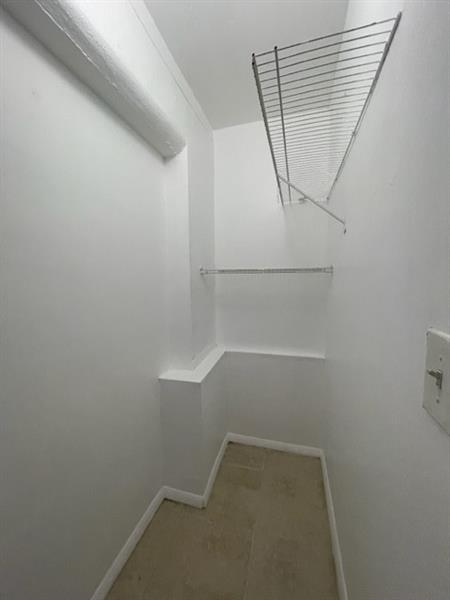 Photo: 10 of 21