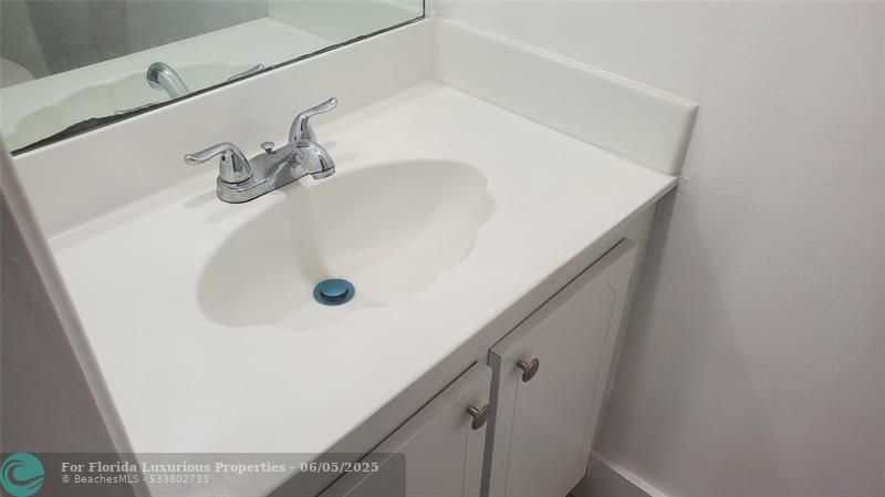 Photo: 7 of 26