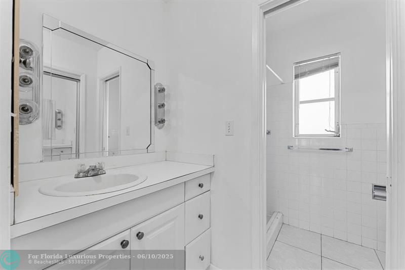 Photo: 20 of 35