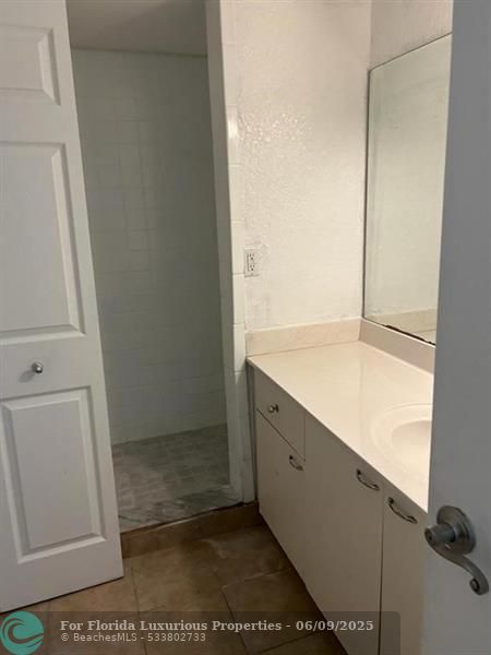 Photo: 20 of 23
