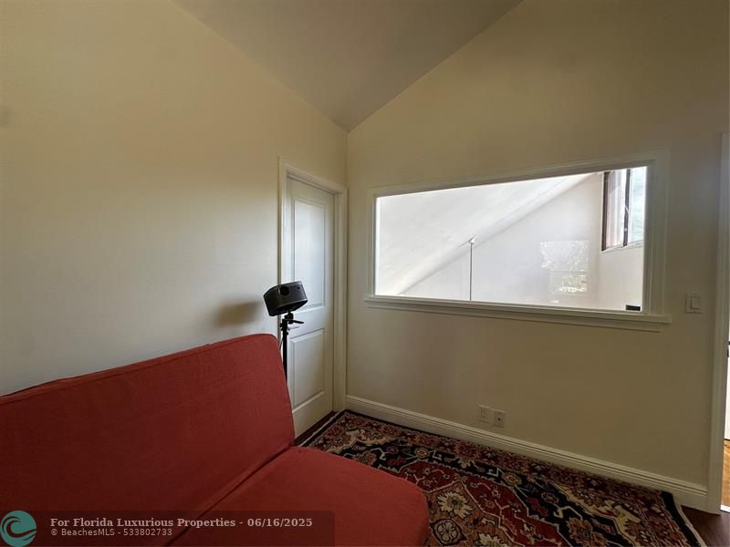 Photo: 12 of 23