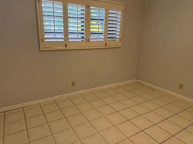 Photo: 15 of 24