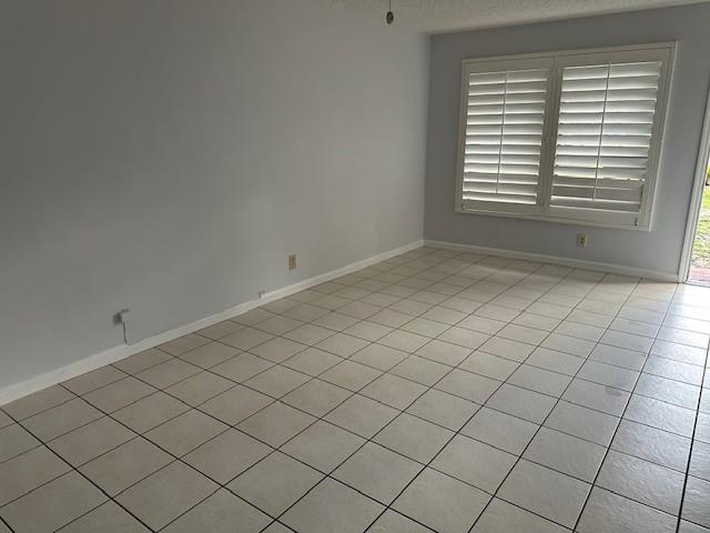 Photo: 4 of 24