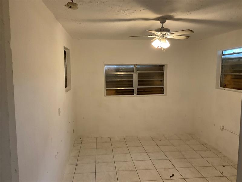 Photo: 9 of 24