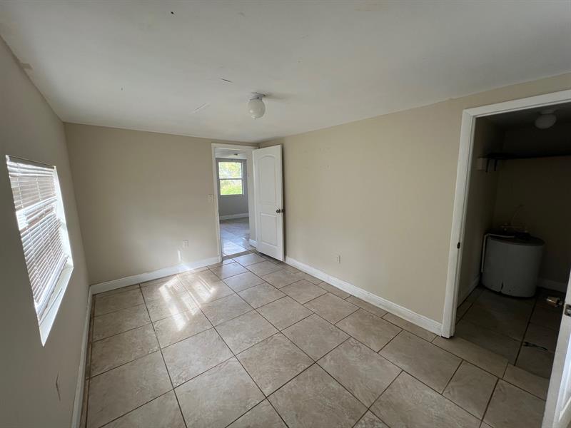 Photo: 7 of 9