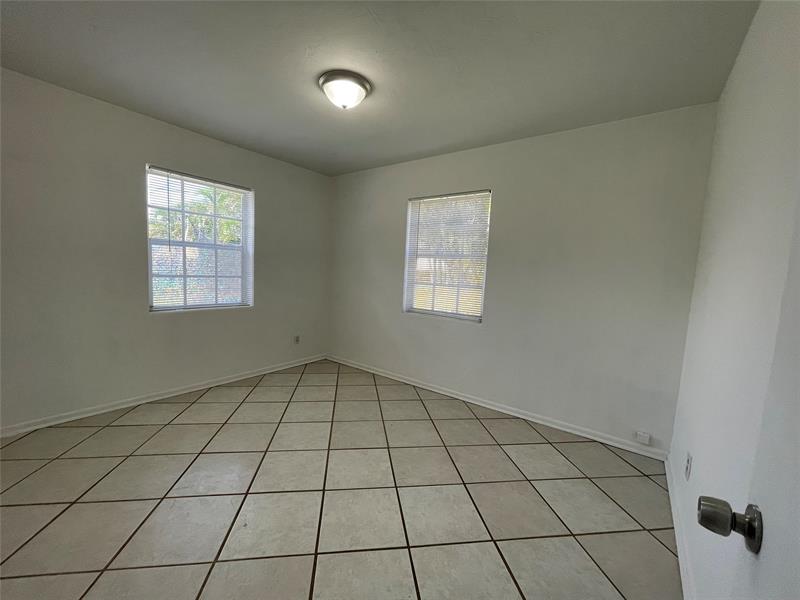Photo: 5 of 6