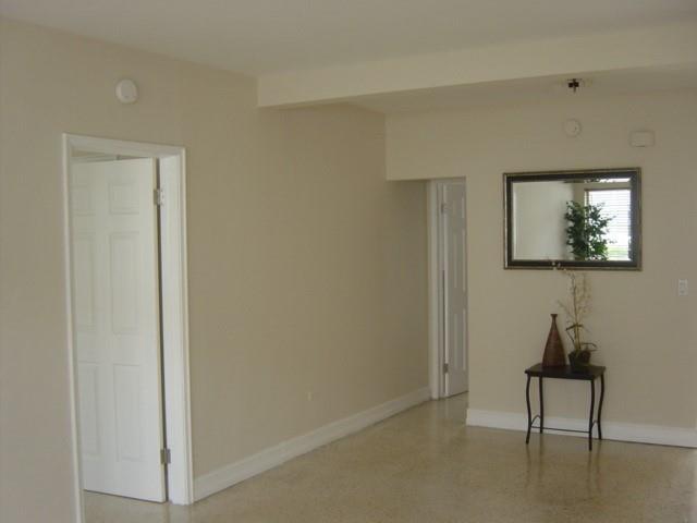 Photo: 2 of 9