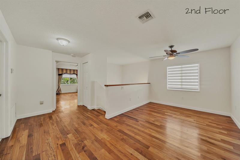 Photo: 19 of 20