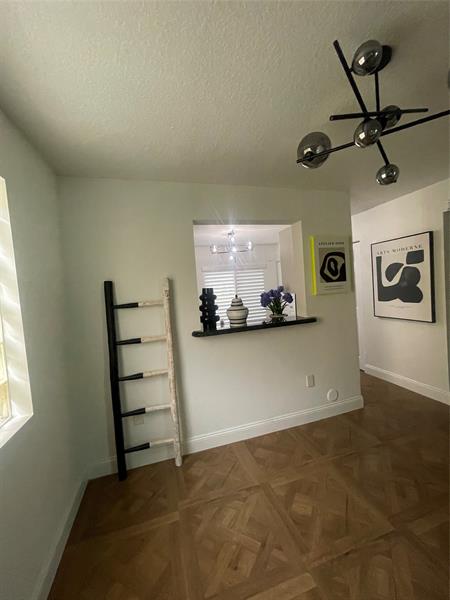 Photo: 8 of 26