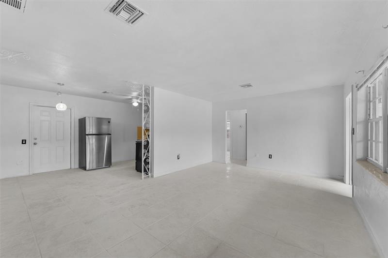 Photo: 9 of 24